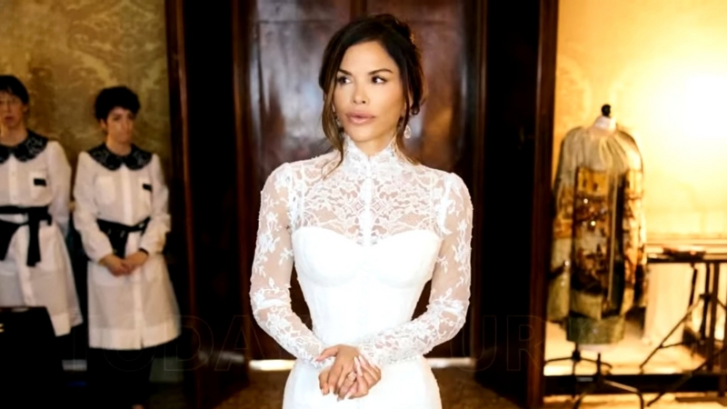 Lauren Sánchez in a white lace wedding gown inspired by Sophia Loren